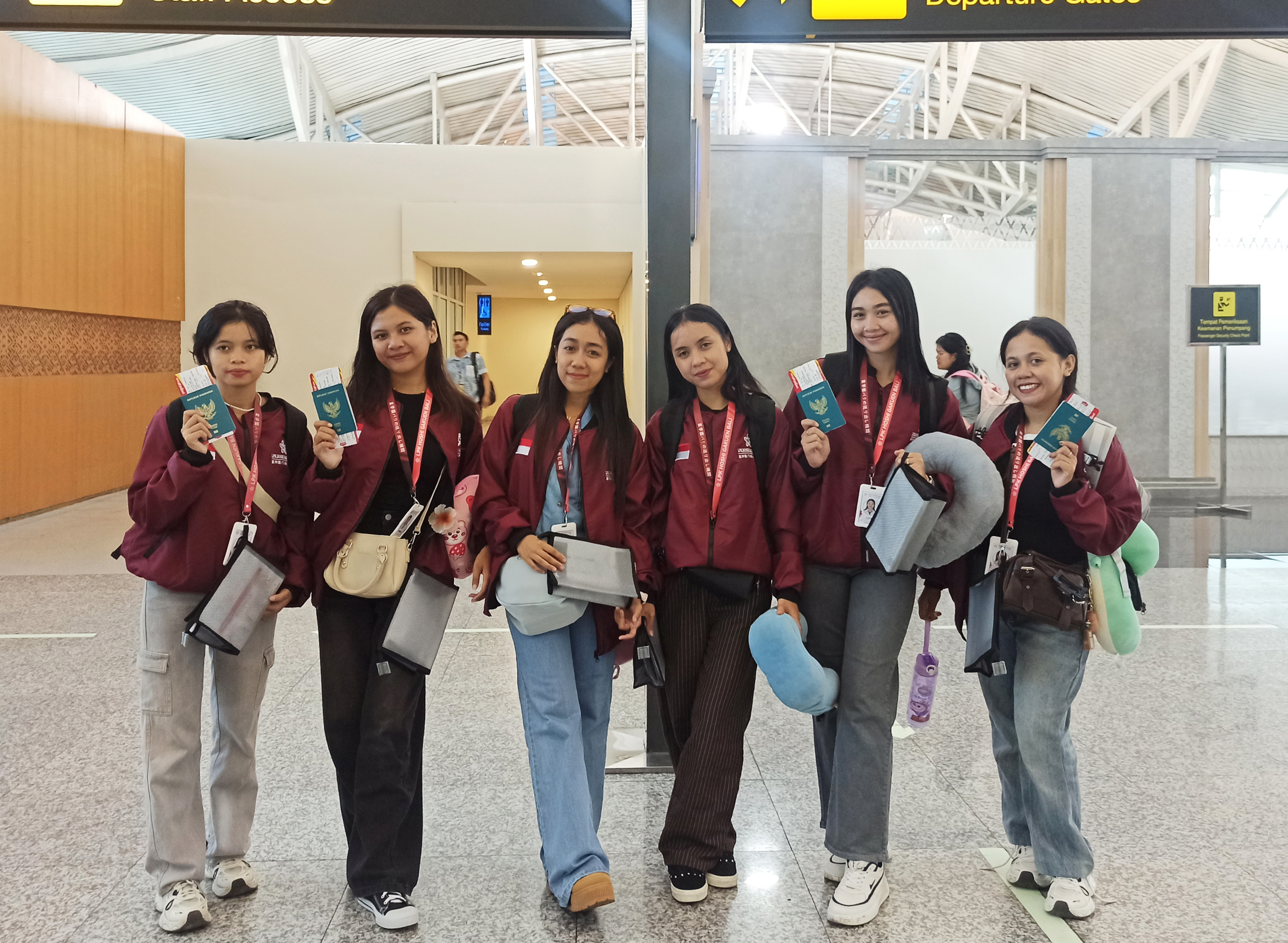 Keberangkatan Suci, Karila, Trisna, Yukma, Risma, dan Serly