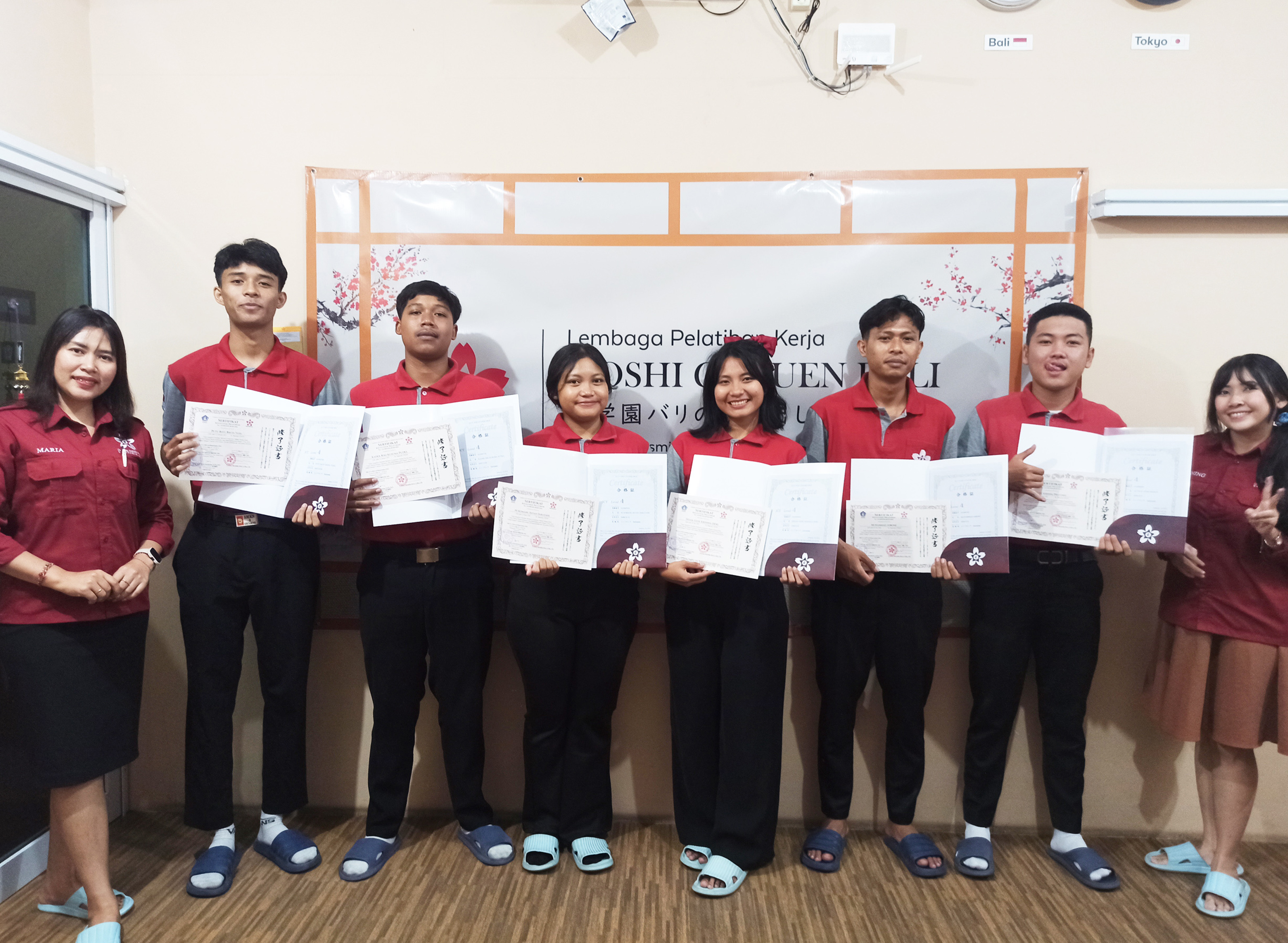Penyerahan Sertifikat Kelulusan Pelatihan & JLCT N4