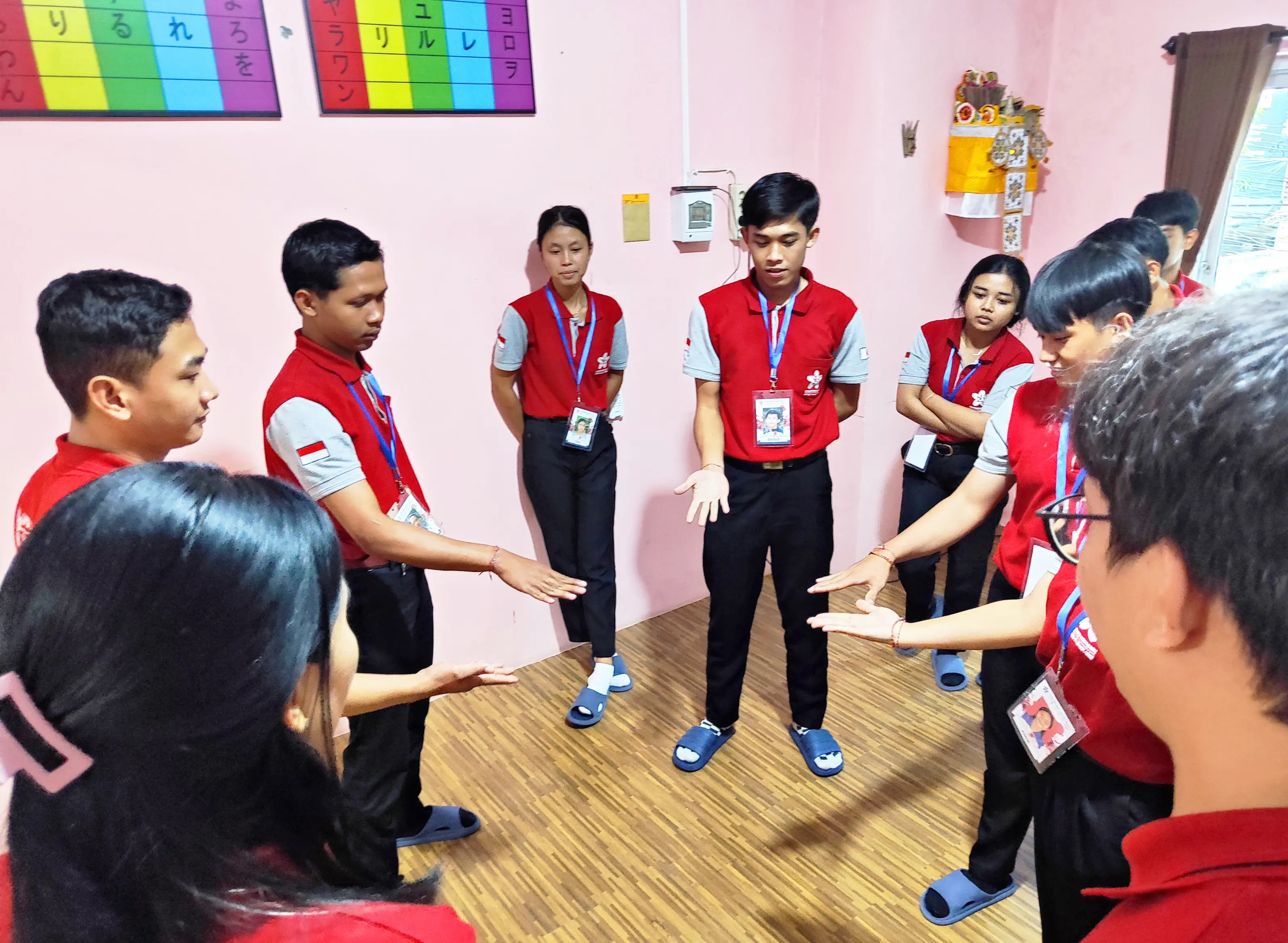 Foto kegiatan bersama siswa dan staff LPK Hoshi Gakuen Bali