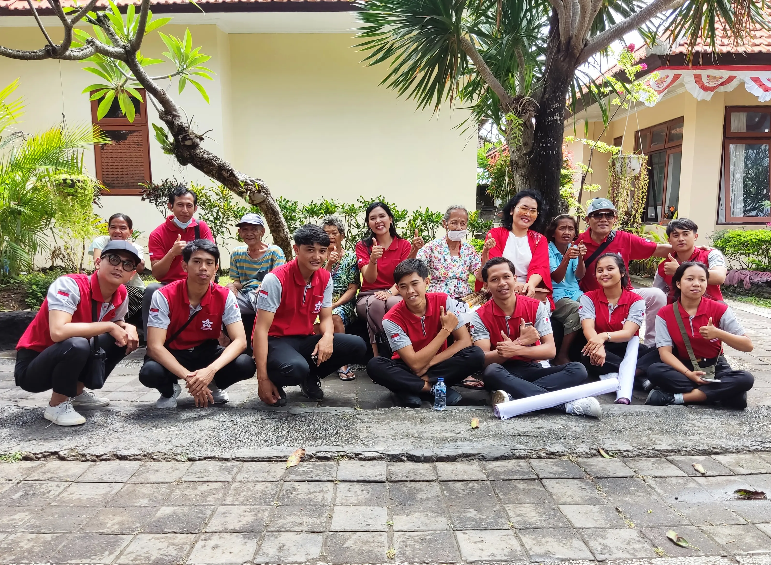 Foto kegiatan bersama siswa dan staff LPK Hoshi Gakuen Bali