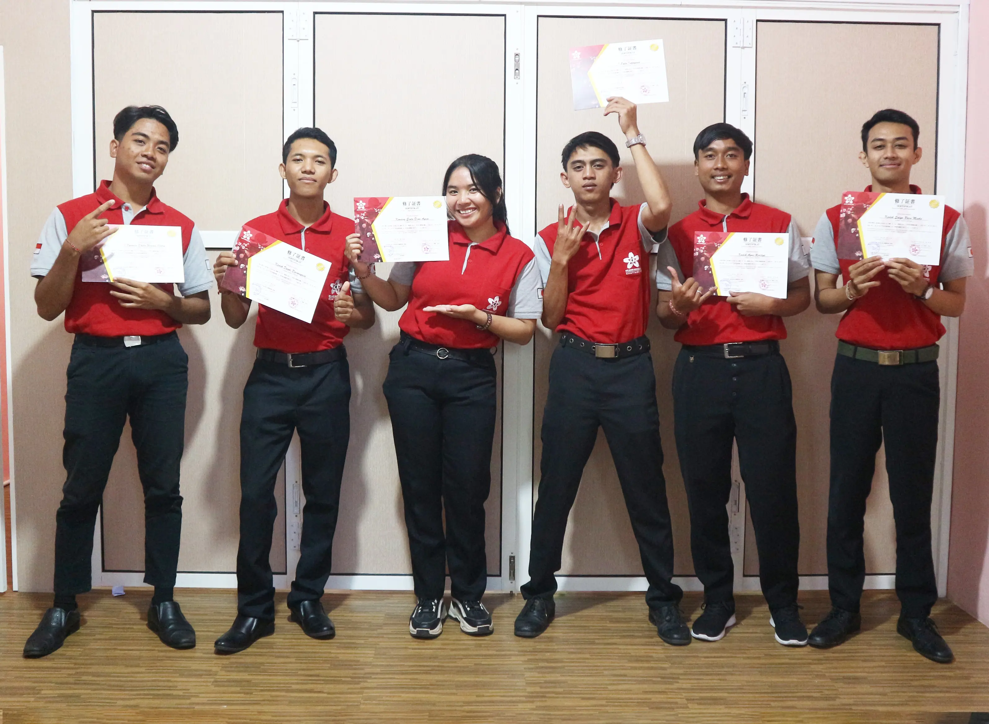 Foto kegiatan bersama siswa dan staff LPK Hoshi Gakuen Bali