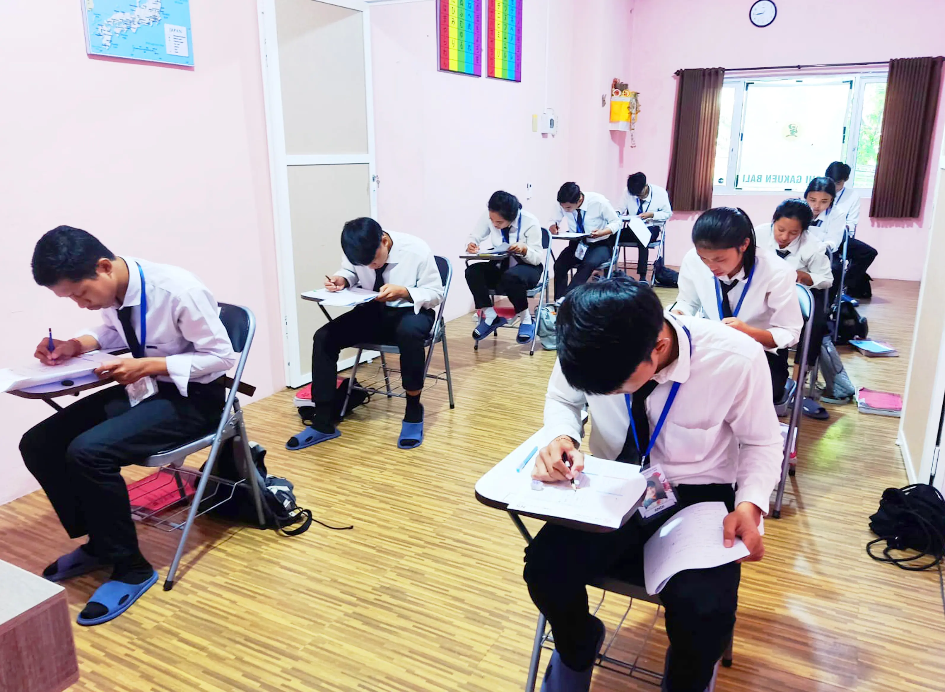 Foto kegiatan bersama siswa dan staff LPK Hoshi Gakuen Bali